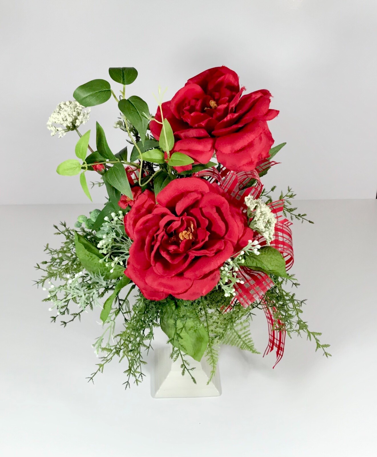 FLORAL MIKASA JAPAN CERAMIC WHITE CANDLESTICK RED FLOWER ARRANGEMENT ELEGANT