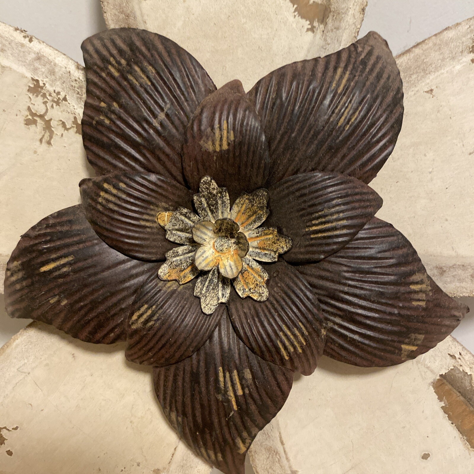 Vintage Flower Wall Decor Home Decor White With Metal Flower Petals In Center GC