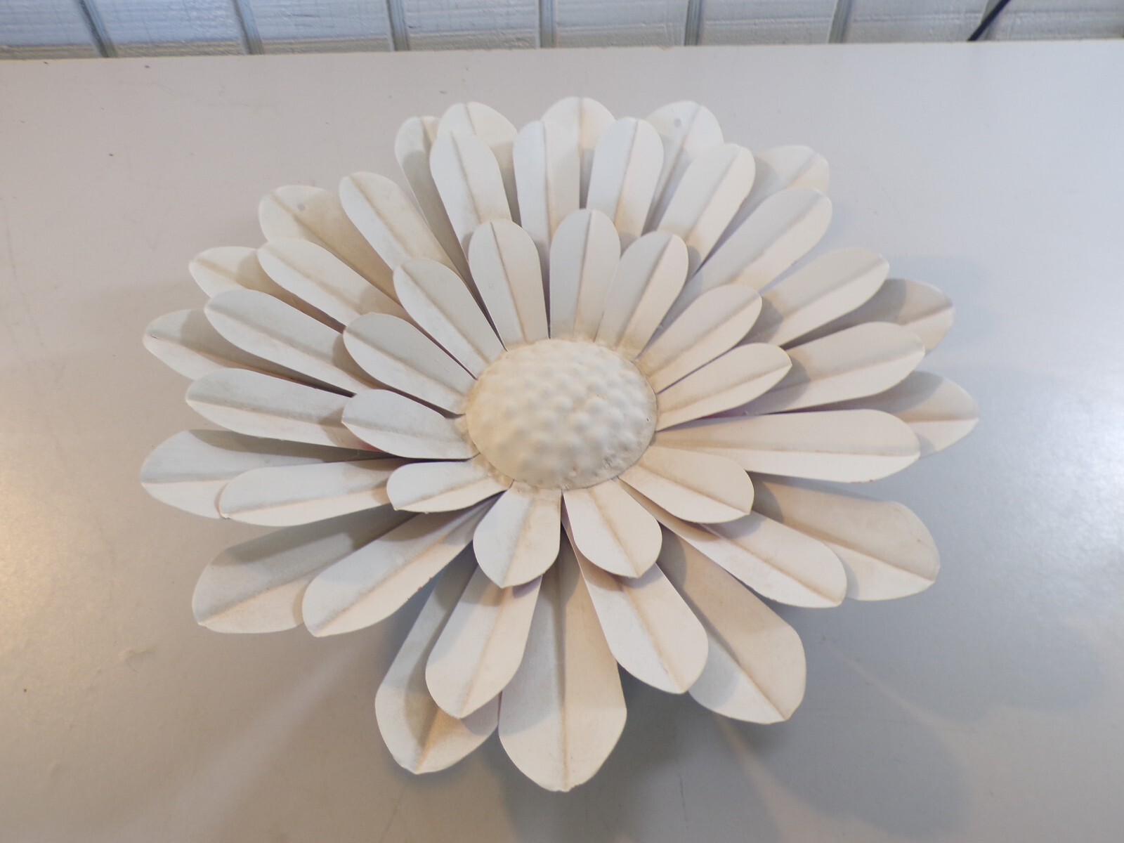 White Metal Flower Wall/Door Hanging Indoor or Outdoor, 14’