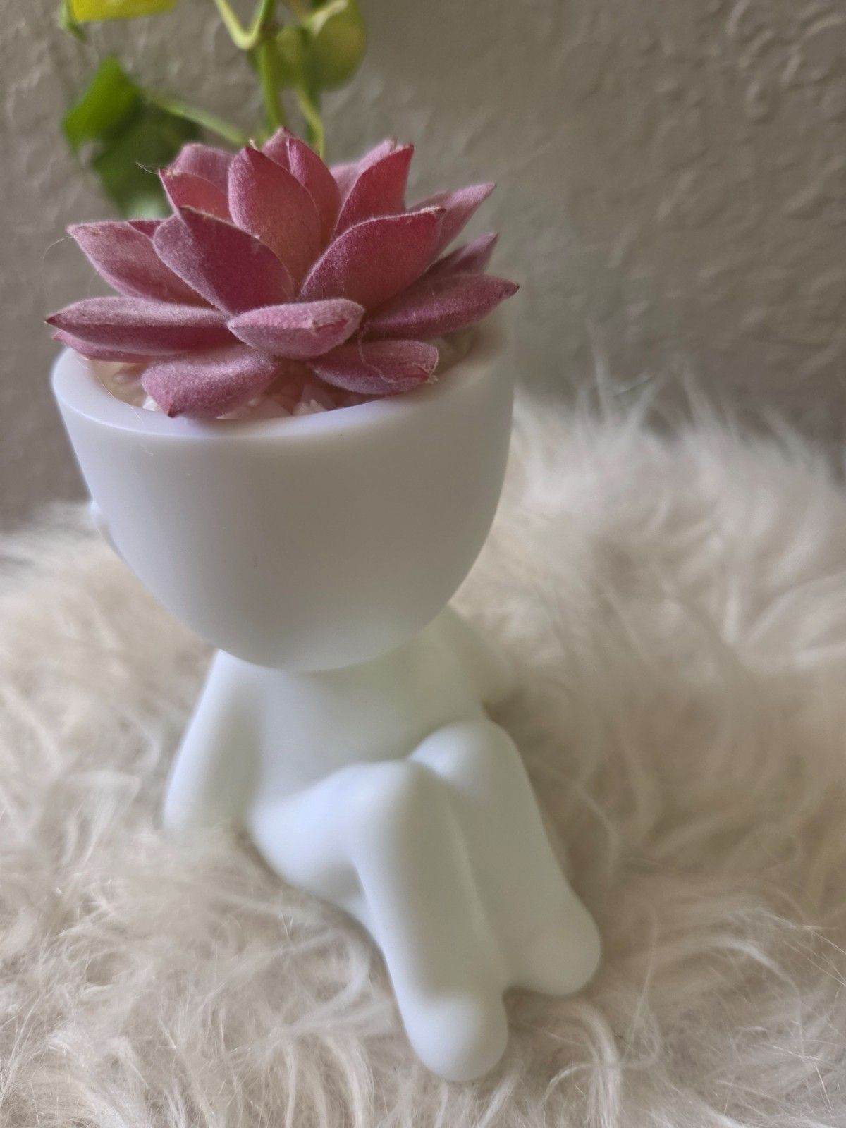 Der Rose Human Shaped Ceramic pot set feat artificial pink succulent plants