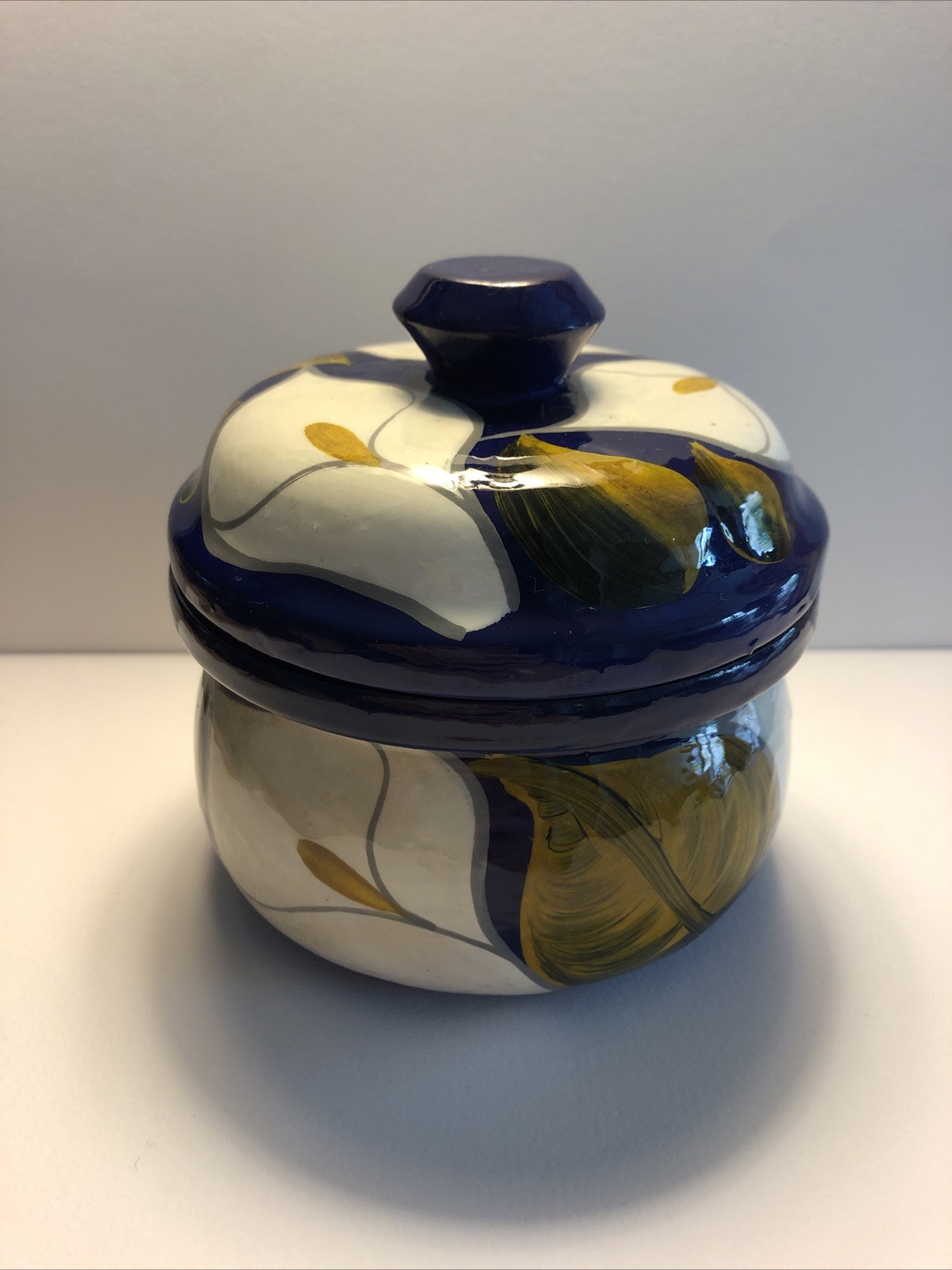 Wooden Container Trinket Holder w Lid Calla Lily Flower Painted Shellac Glossy