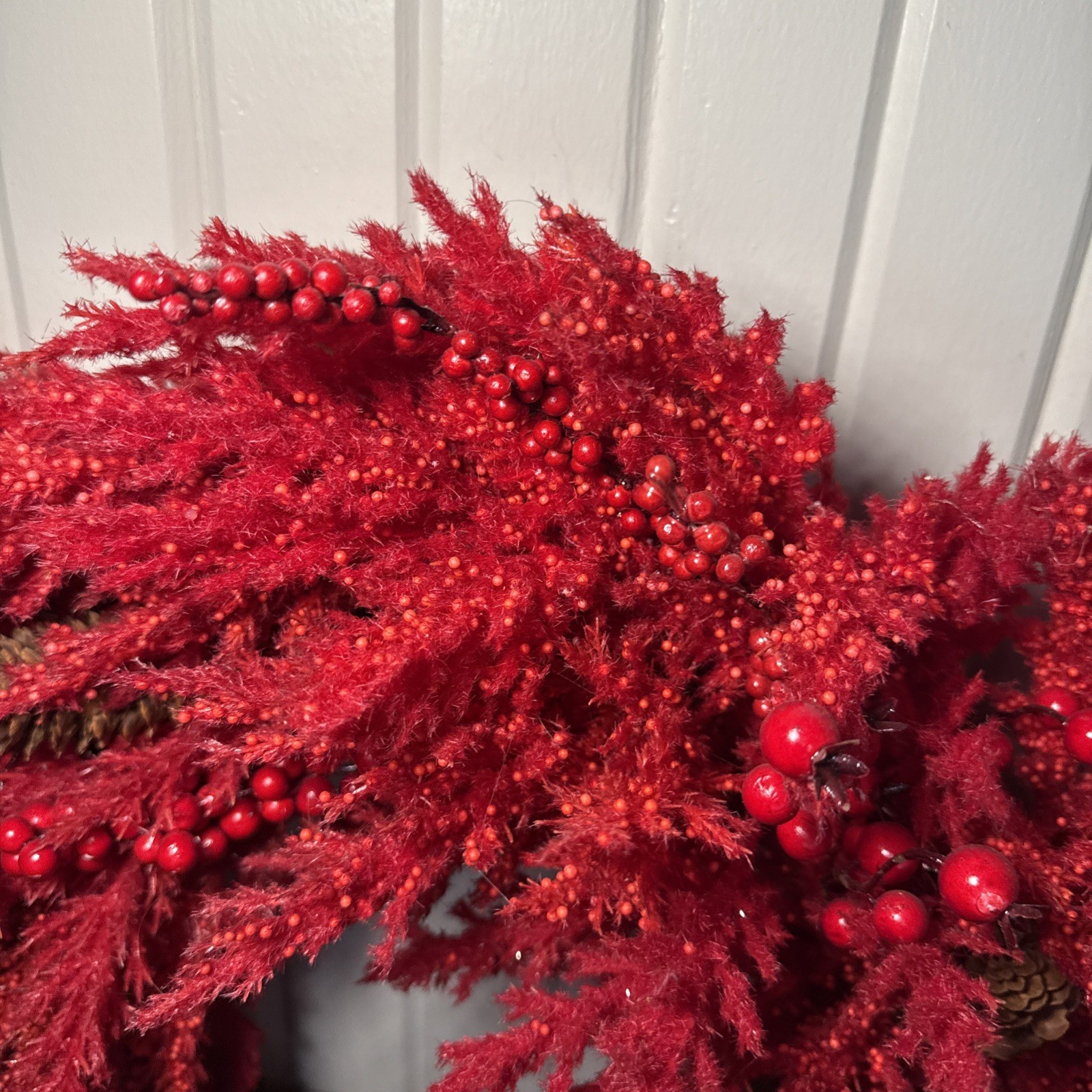 Beautiful Fluffy Red Christmas Wreath Berries Pinecones 27”