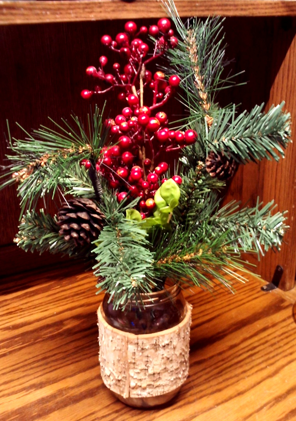 CHRISTMAS 16″ Centerpiece Faux Berries-Greenery-Cones-Glass Jar-Bark-Rocks 1013
