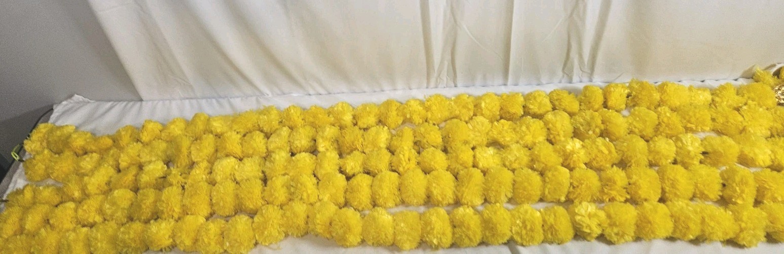 Artificial Marigold Flower Garlands With BELLS Pack of 5 – 5ft Each 50th Anniv