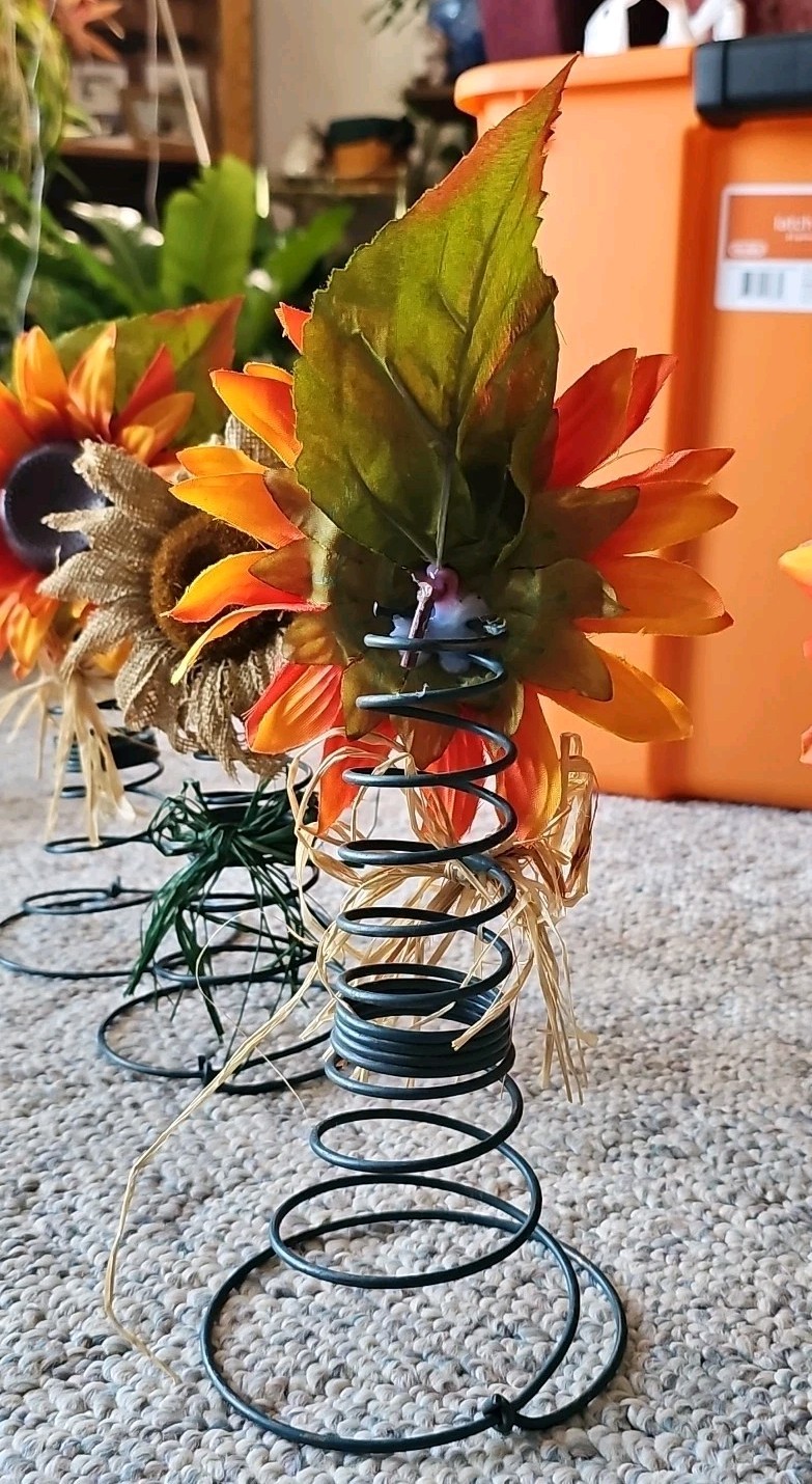 Silk Sunflowers On Green Metal Springs Free Stand 10″ Tall Set Of 4 Fall Decor