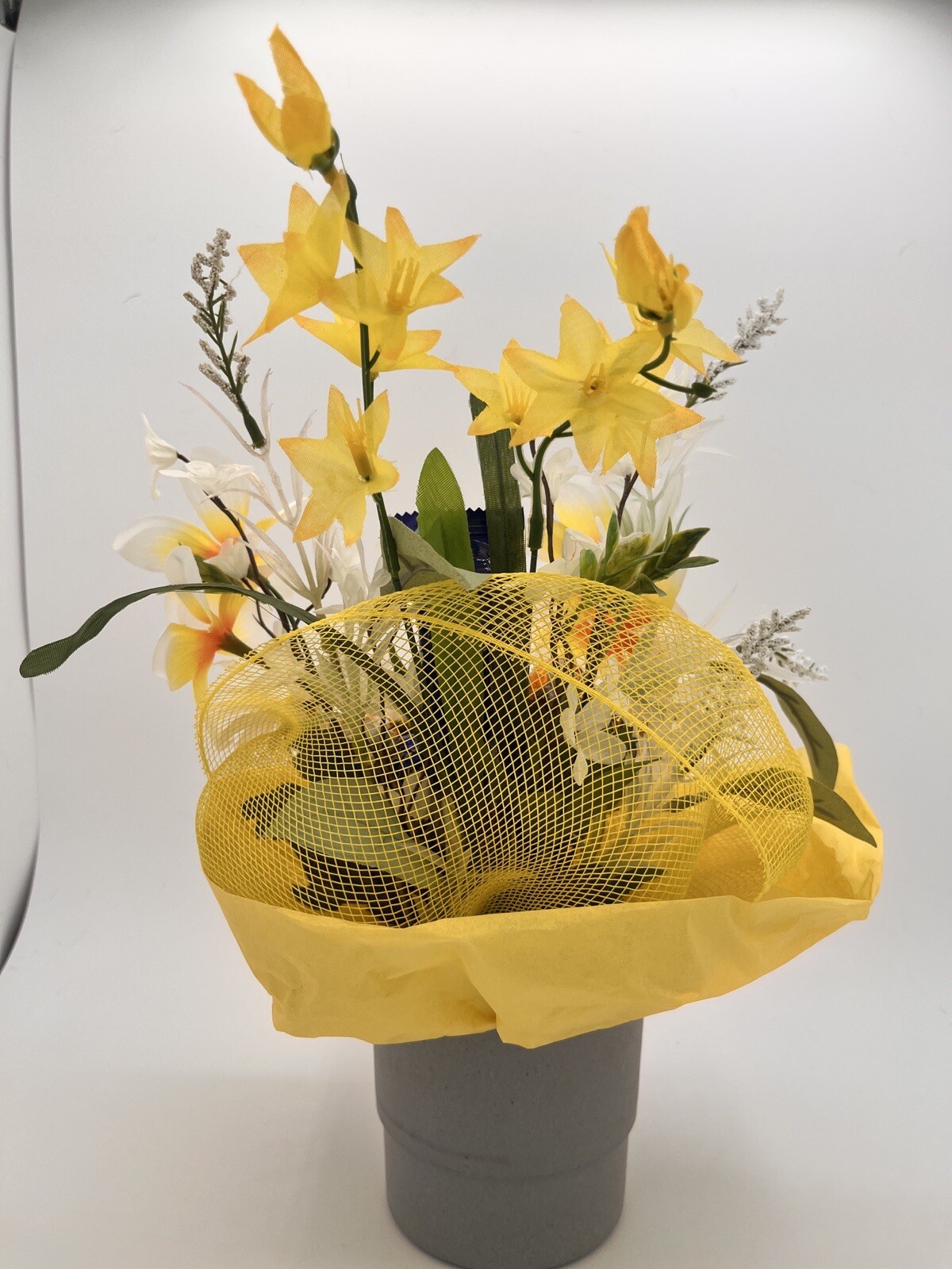 Yellow Fizz Bouquet! Lindt Lindor chocolate And Truffles with A Yankee Candle