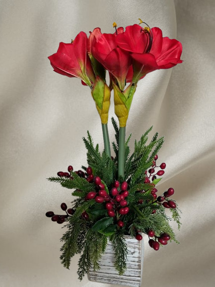Amaryllis Christmas table decoration