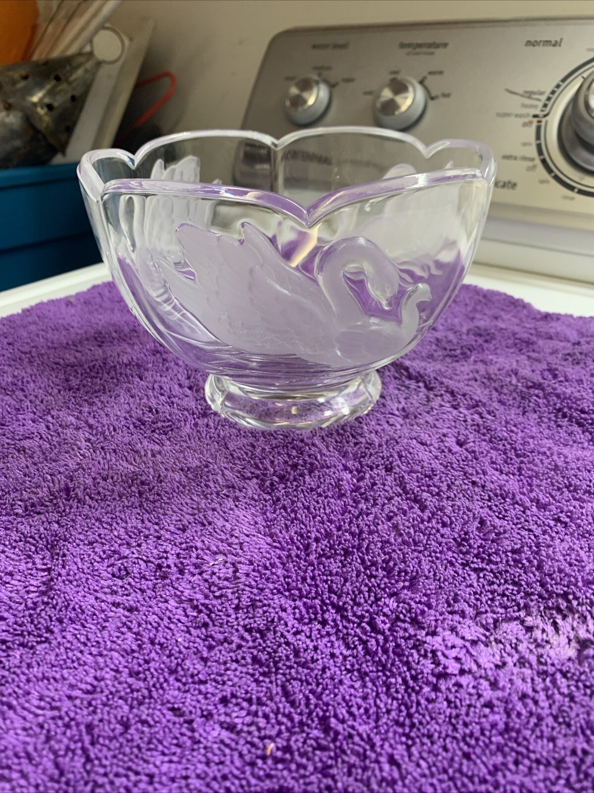 Teleflora 24% Lead Crystal Frosted Swan Round Bowl Centerpiece 4.25″ tall by 6″