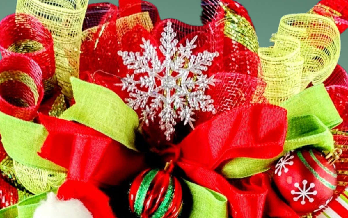 Mickey and Minnie Mouse Christmas Wreath Large 24″ Red & Green Front Door Decor
