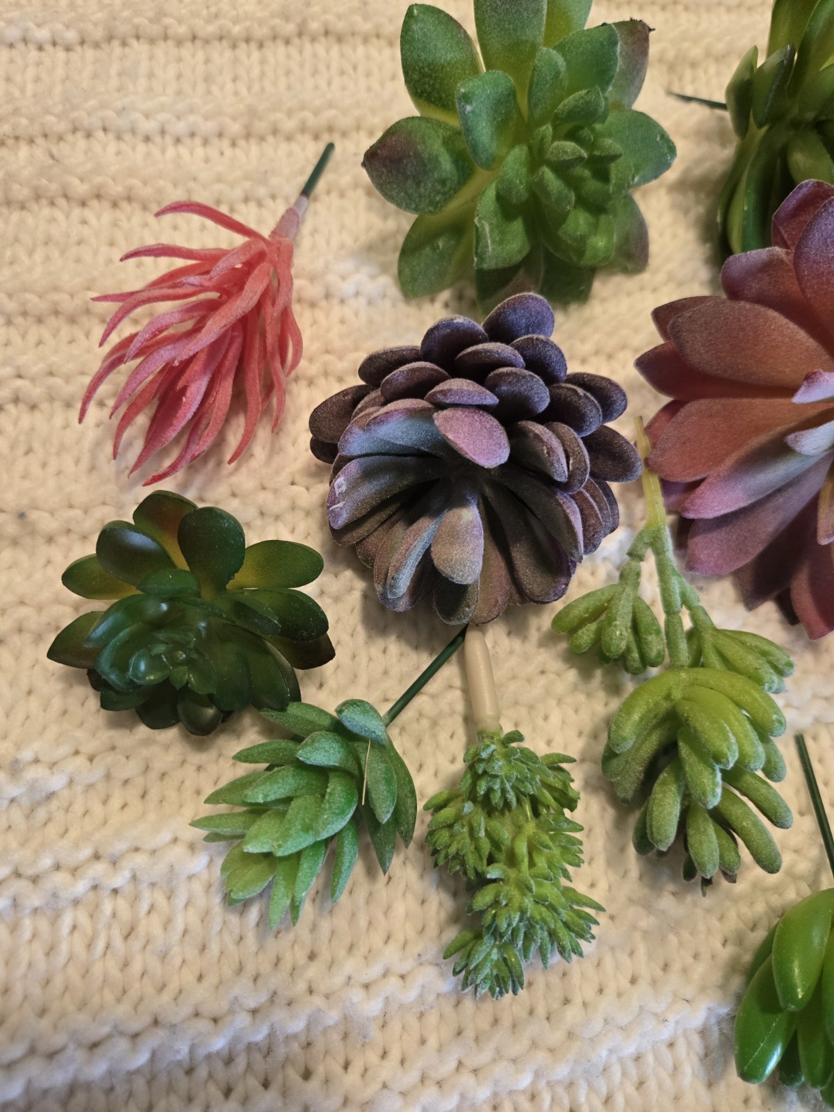 Lot of 17 Realistic Faux-Artificial Succulent Plants New