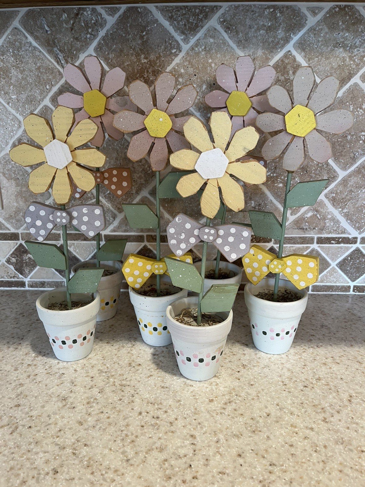 Floral wooden display flower pots and daisy’s. 6 in set. Window seal display