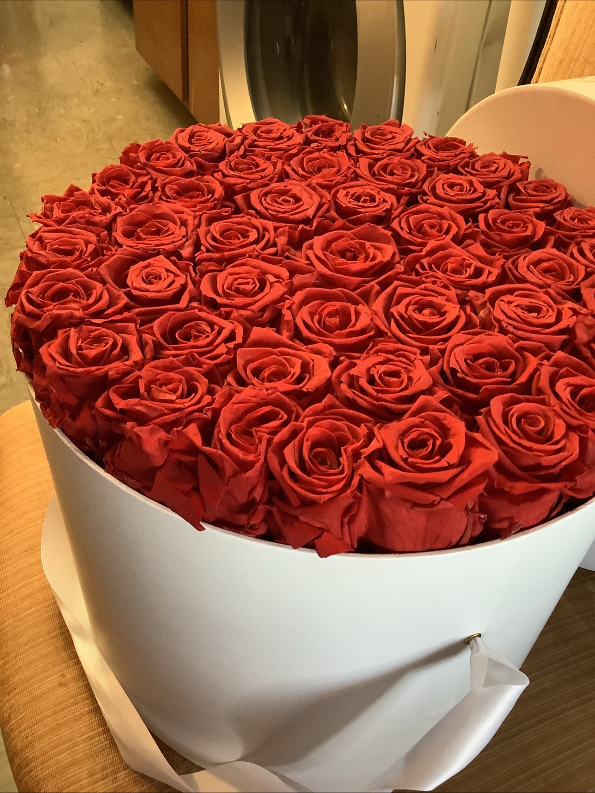 Venus Et Fleur Large Round White Box 46 Red Eternity Preserved Roses Luxury