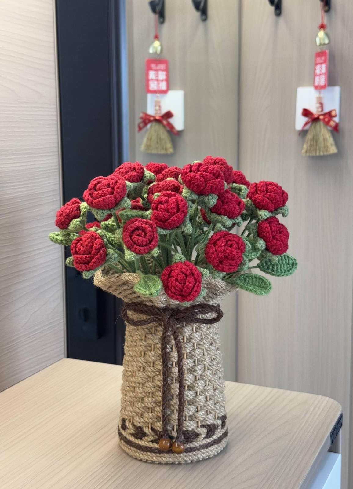 Crochet Red Roses Artificial Flowers Bouquet With Knitted Flower Vase Decor