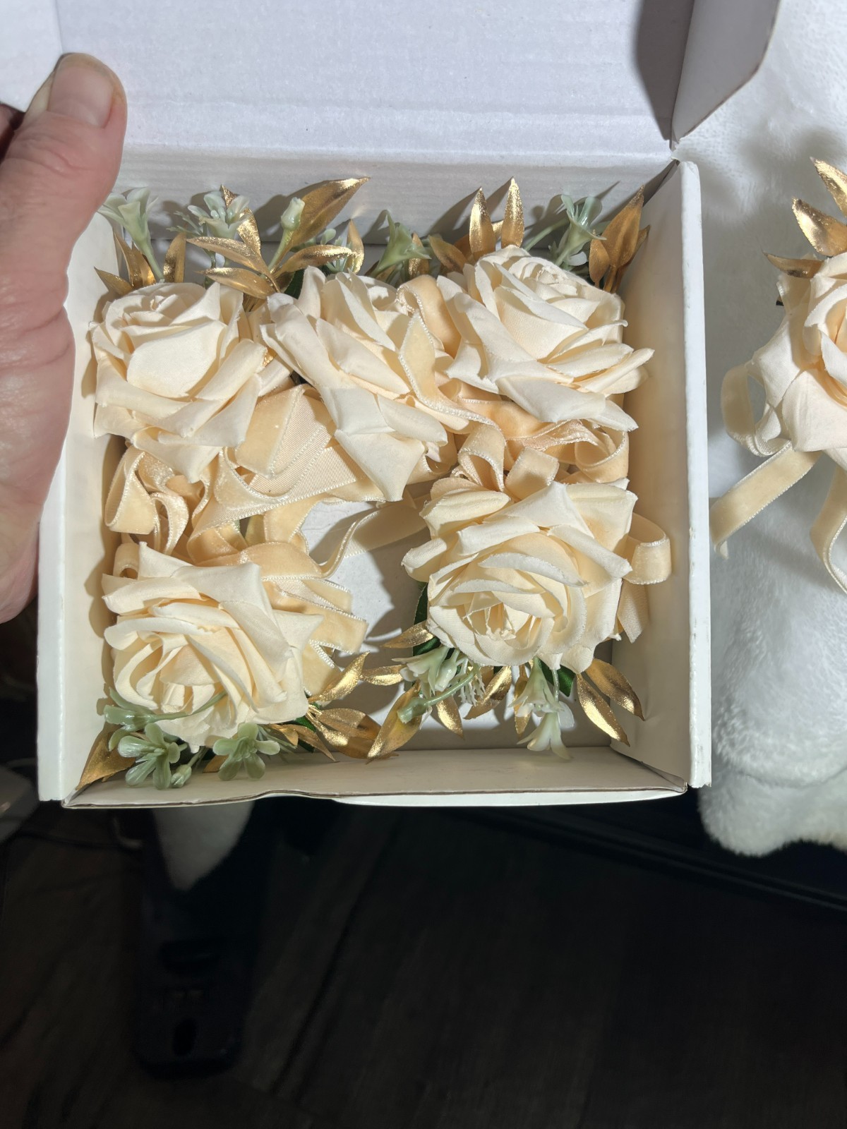 Set of 6 Serwalin Champagne Artificial Flower Boutonnieres NIB