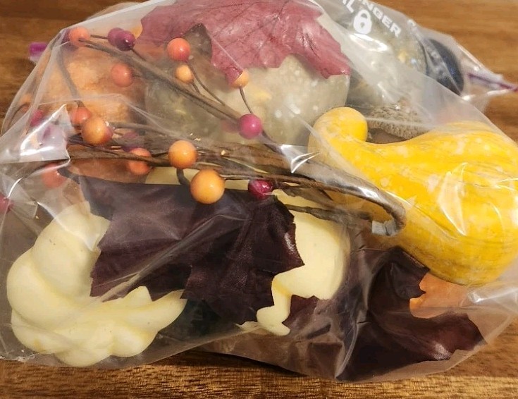 Great Lot of Decorative Fall Autumn Pumpkins Acorns Berries Bowl Vase Filler