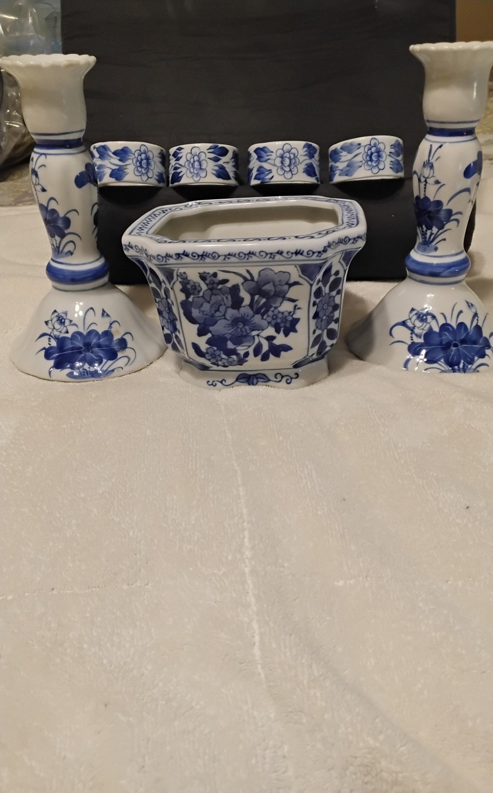 BEAUTIFUL SET OF BLUE/WHITE FLORAL DESIGN ITEMS