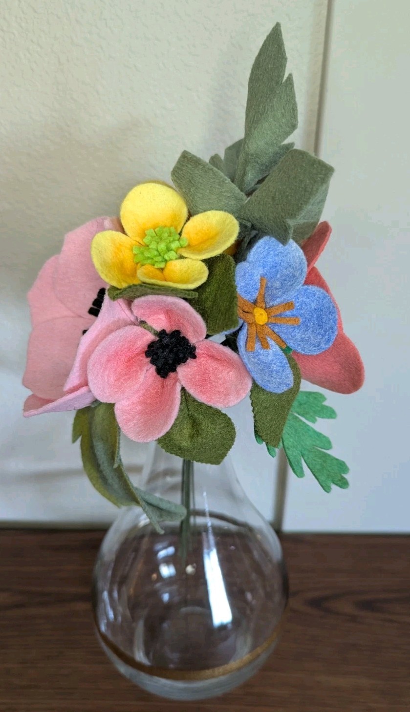Beautiful Hand Cut Wool Blend Felt Flower Bouquet Gift Wrapped/Great Gift Idea!