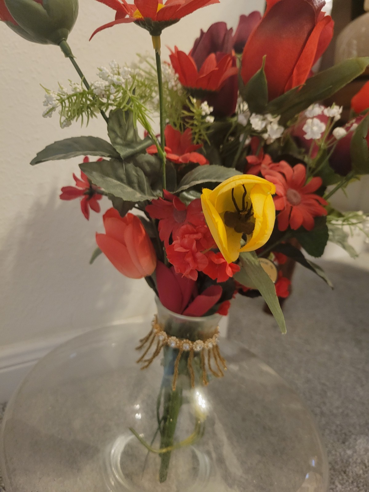 Decorative Round Glass Vase with Elegant Floral Accent🌸