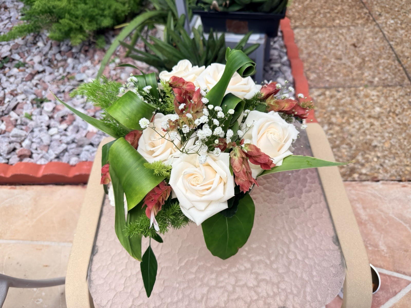 Fresh Rose and Baby’s-Breath Flower Arrangement, White Pink Green, Glass Vase