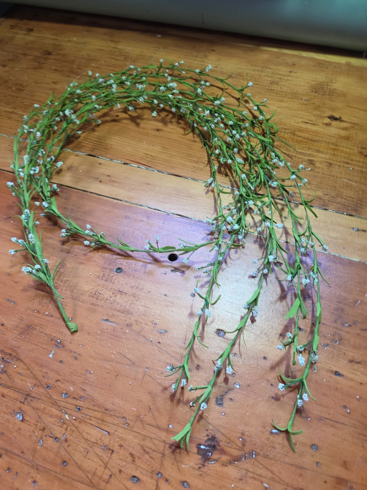 Delicate Green & White Trailing Silk Greenery 35″ Stems. Hangs Gacefully PRETTY