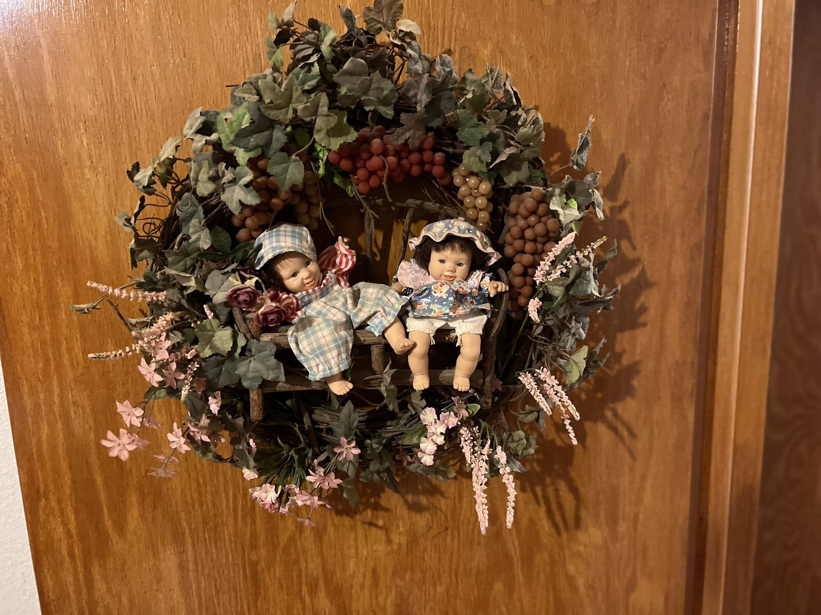 “WREATH”Floral Vinyl Twin Children Sitting In Center Of Wreath, 17”