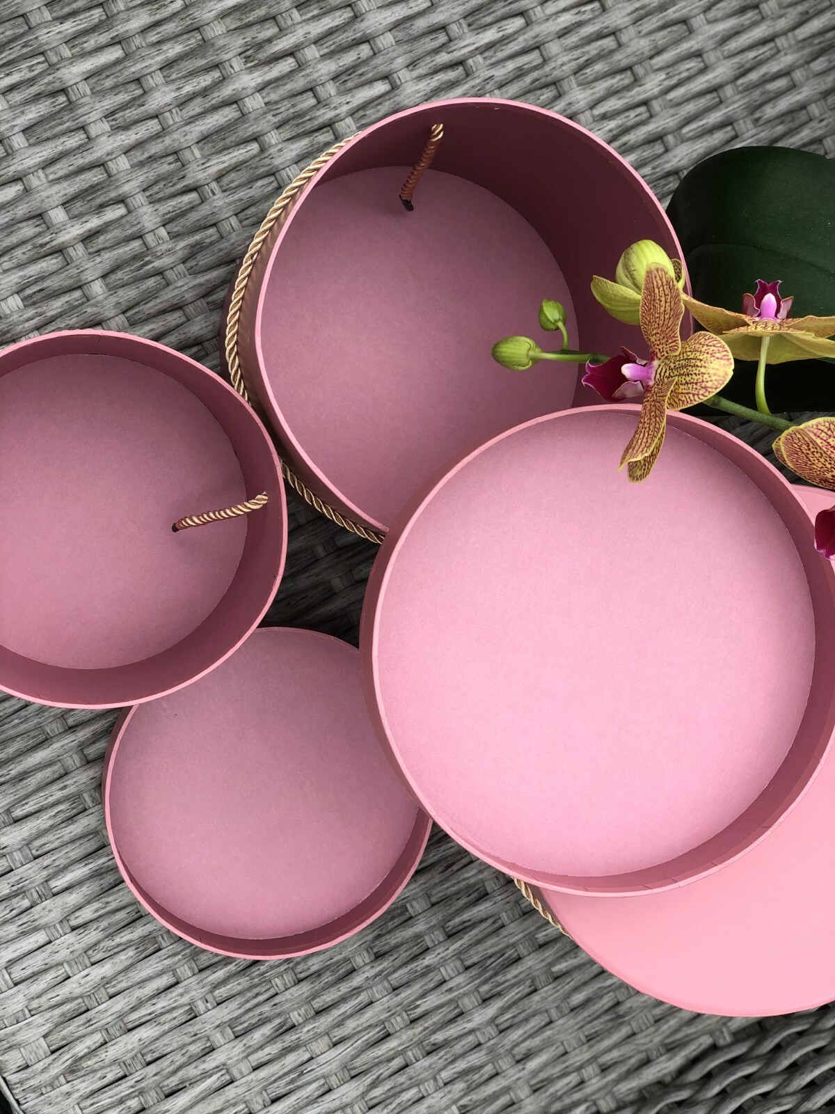 Premium Quality Round Flower Box, Floral Gift Box, Set of 3 pcs, with Lids