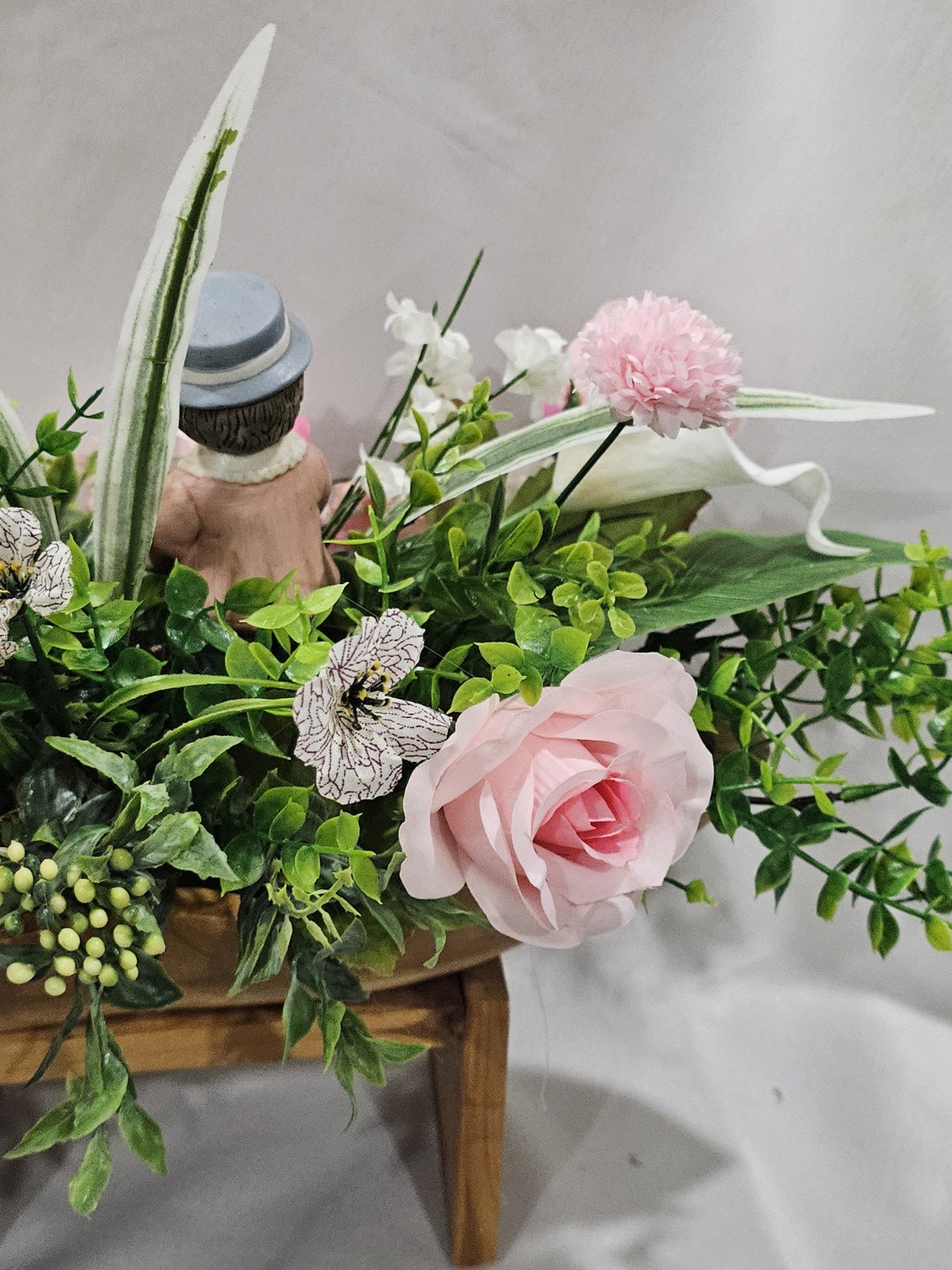 Lovely Floral Centerpiece, Pink Roses, 2 darling children. 15″W in solid wood