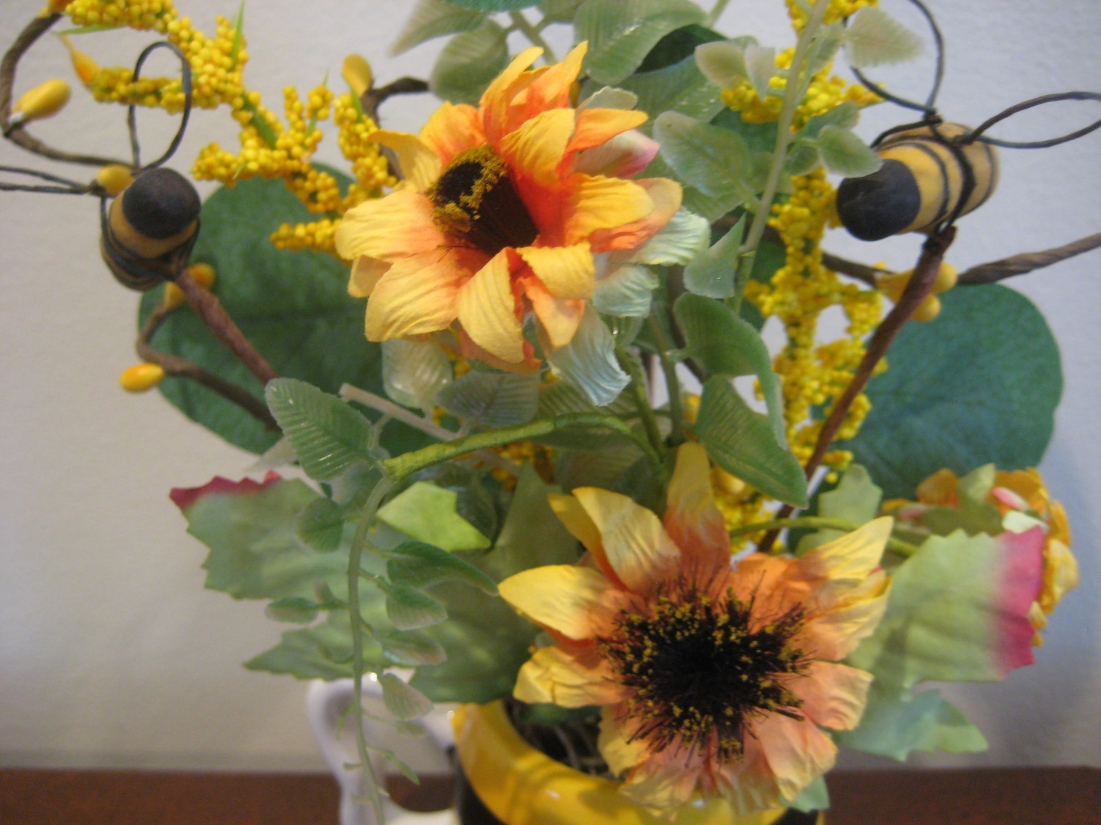 Bees- Flower Arrangement – Spring Summer Table Decoration – Small Centerpiece