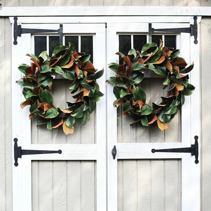 Fresh picked Magnolia Leaves – 25 CT. – Range approx size 5 in. – 10 in.