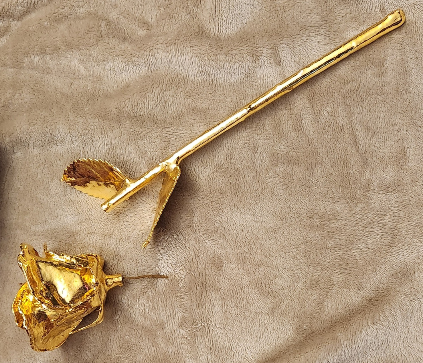 LIVING GOLD REAL ROSE DIPPED IN 24K GOLD RED BOX, Broken Stem – For Parts/Repair