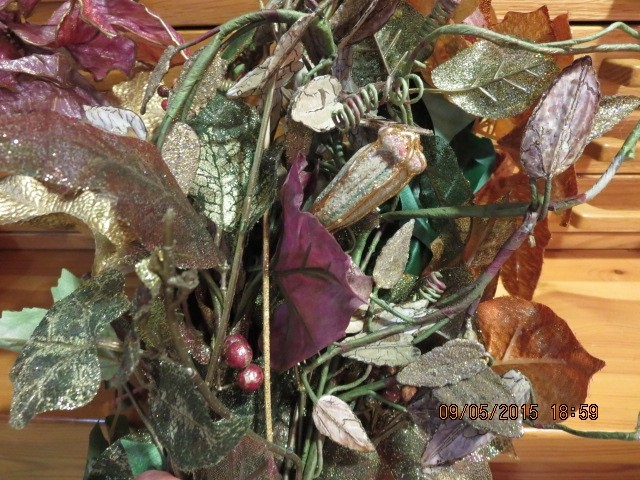 LOT OF QUALITY HOLIDAY FLOWERS & BERRIES–20″ LONG—#R11-7
