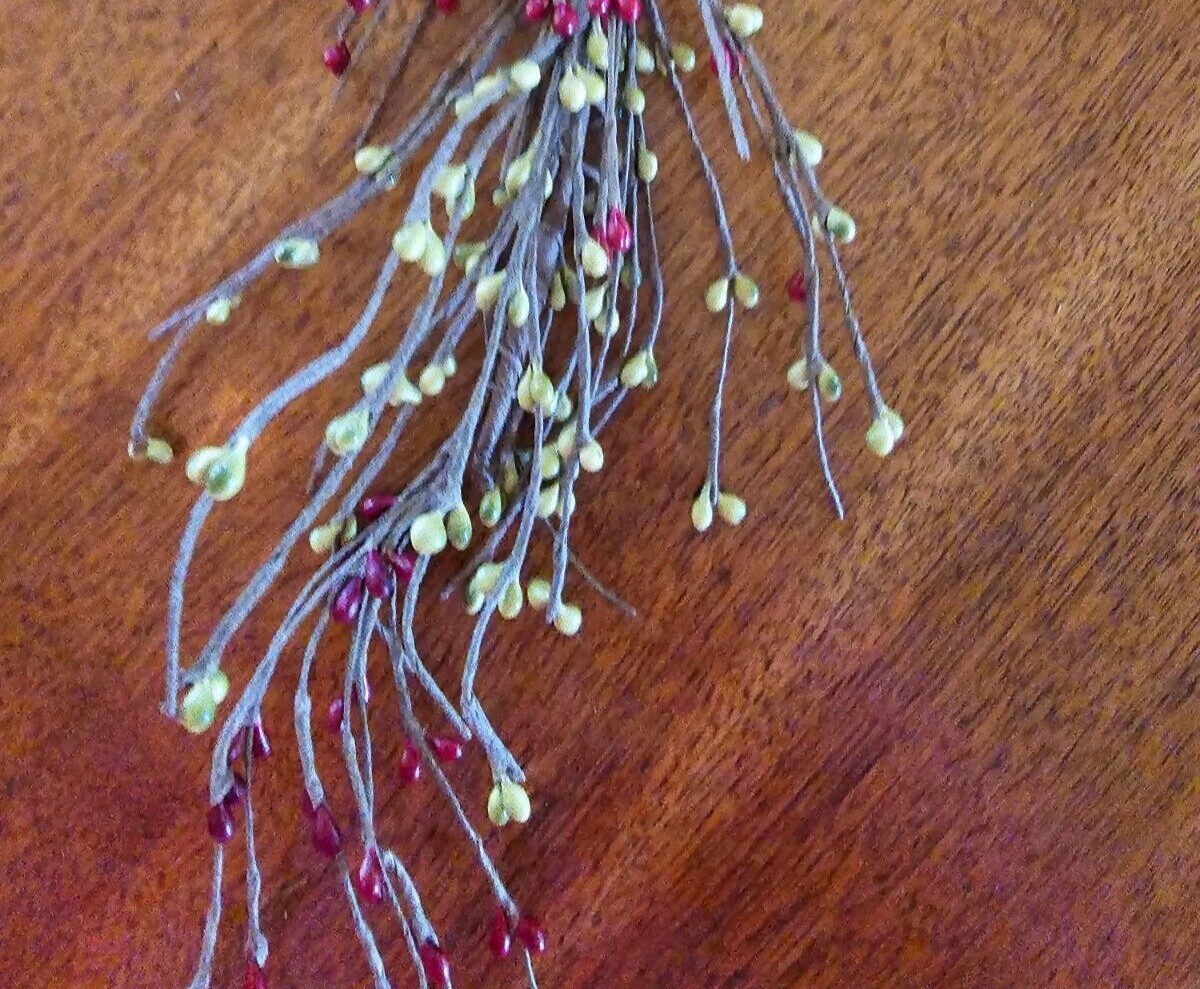 APPLE RED AND LIGHT GREEN PIP BERRY GARLAND – 54″ LONG – NEW