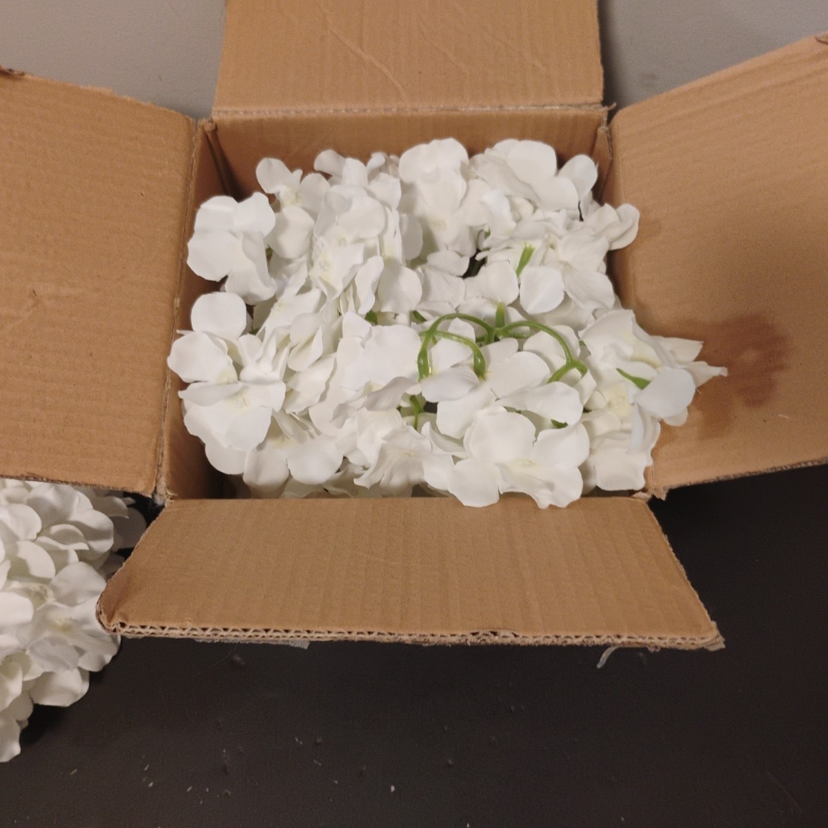 Auihiay White Artificial Flowers New