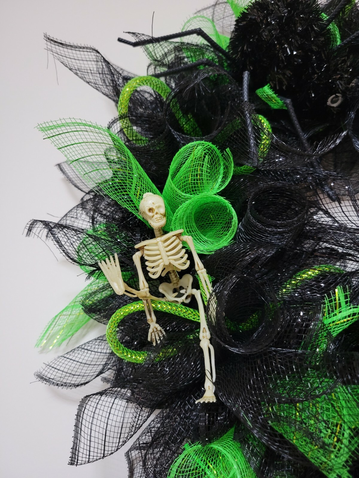 Halloween Deco Mesh Front Door Wreath Wall Decoration 18″ black green skeleton