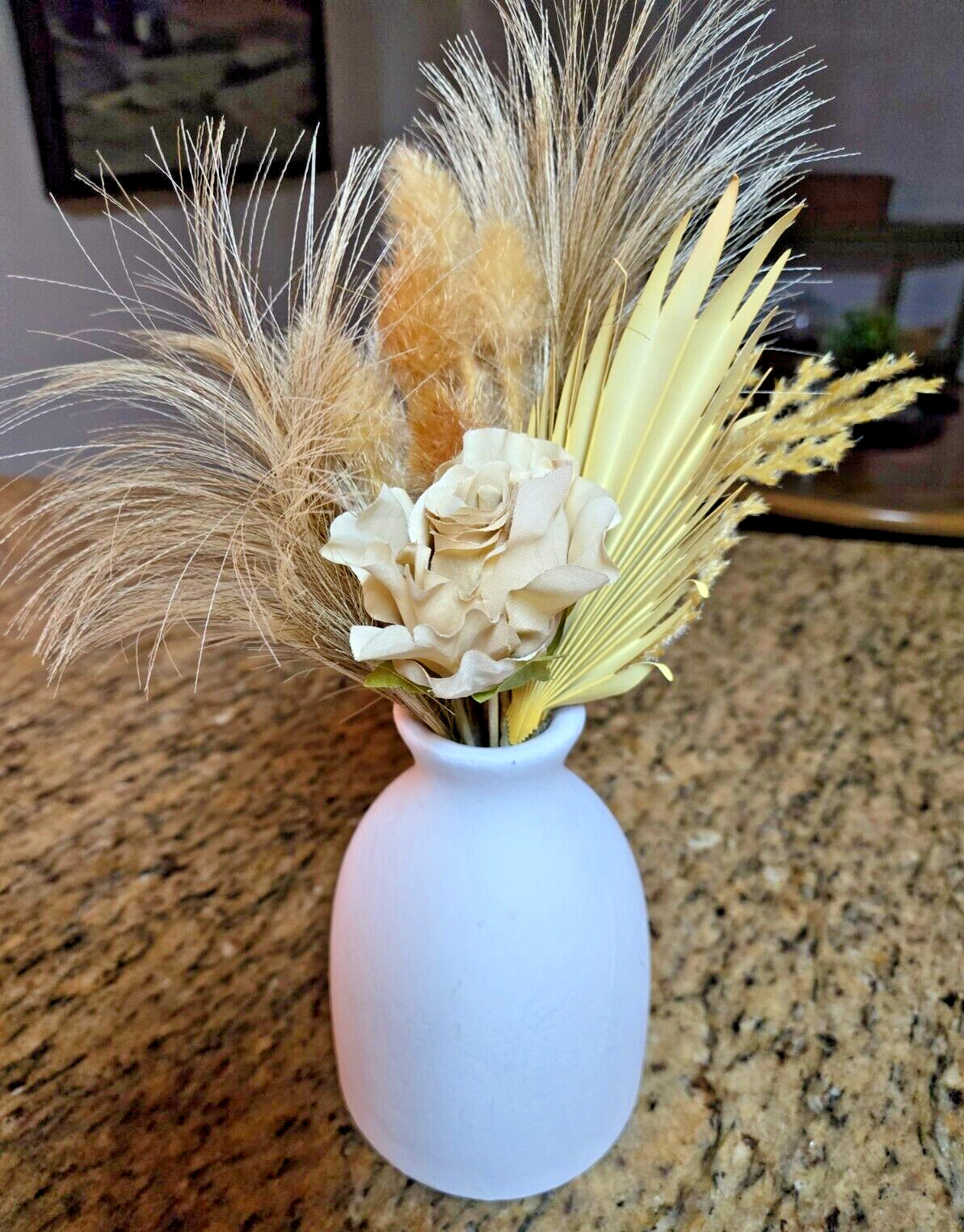 Natural Dried Grass – Floral Arrangement – Brown/Beige – White Painted Vase