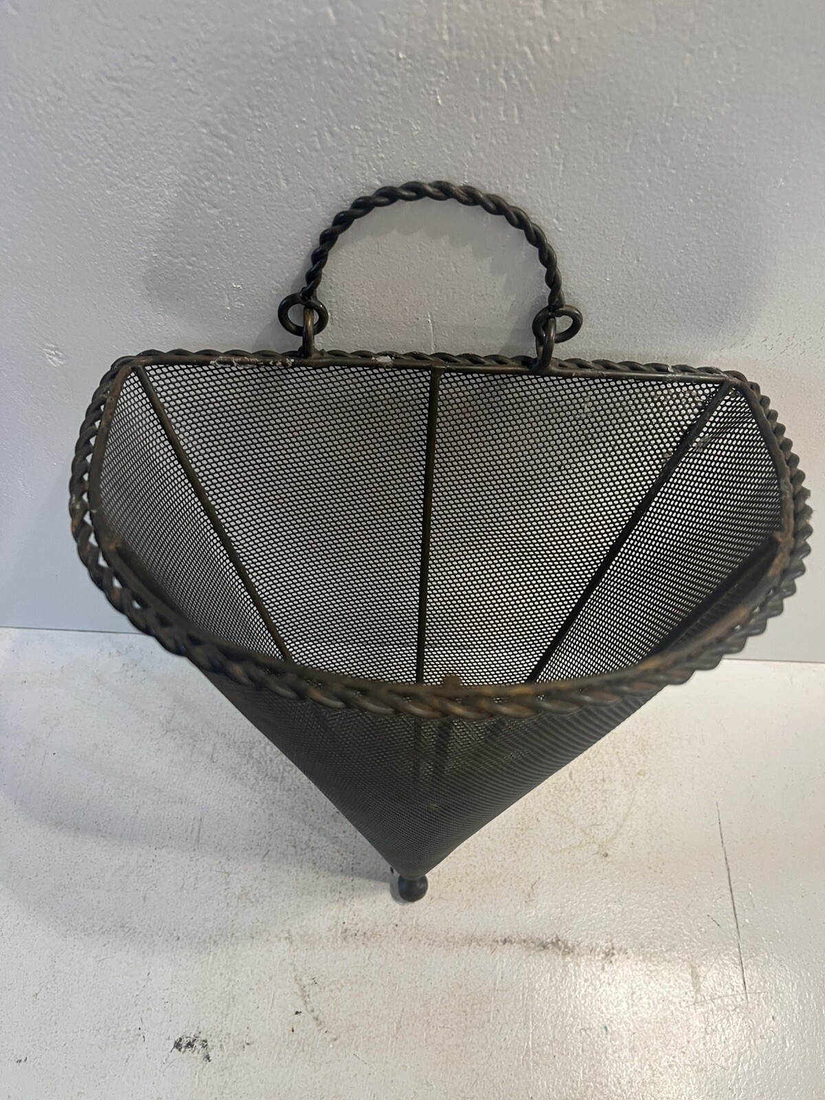 – Hanging Floral Display Steel Cone Shaped Flower Vase Style
