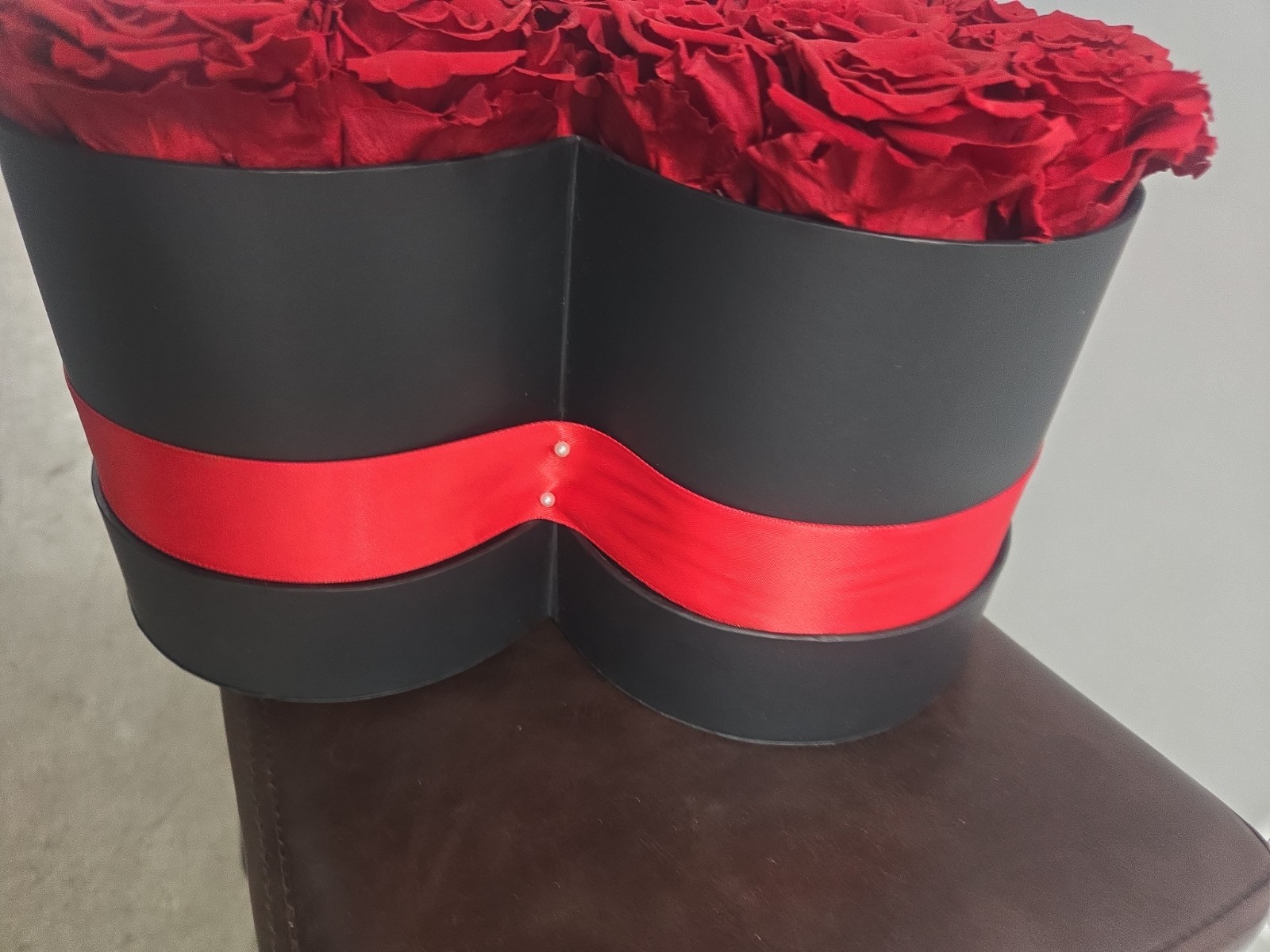THE MILLION ROSES 30 Preserved Roses Heart Box Gift Red