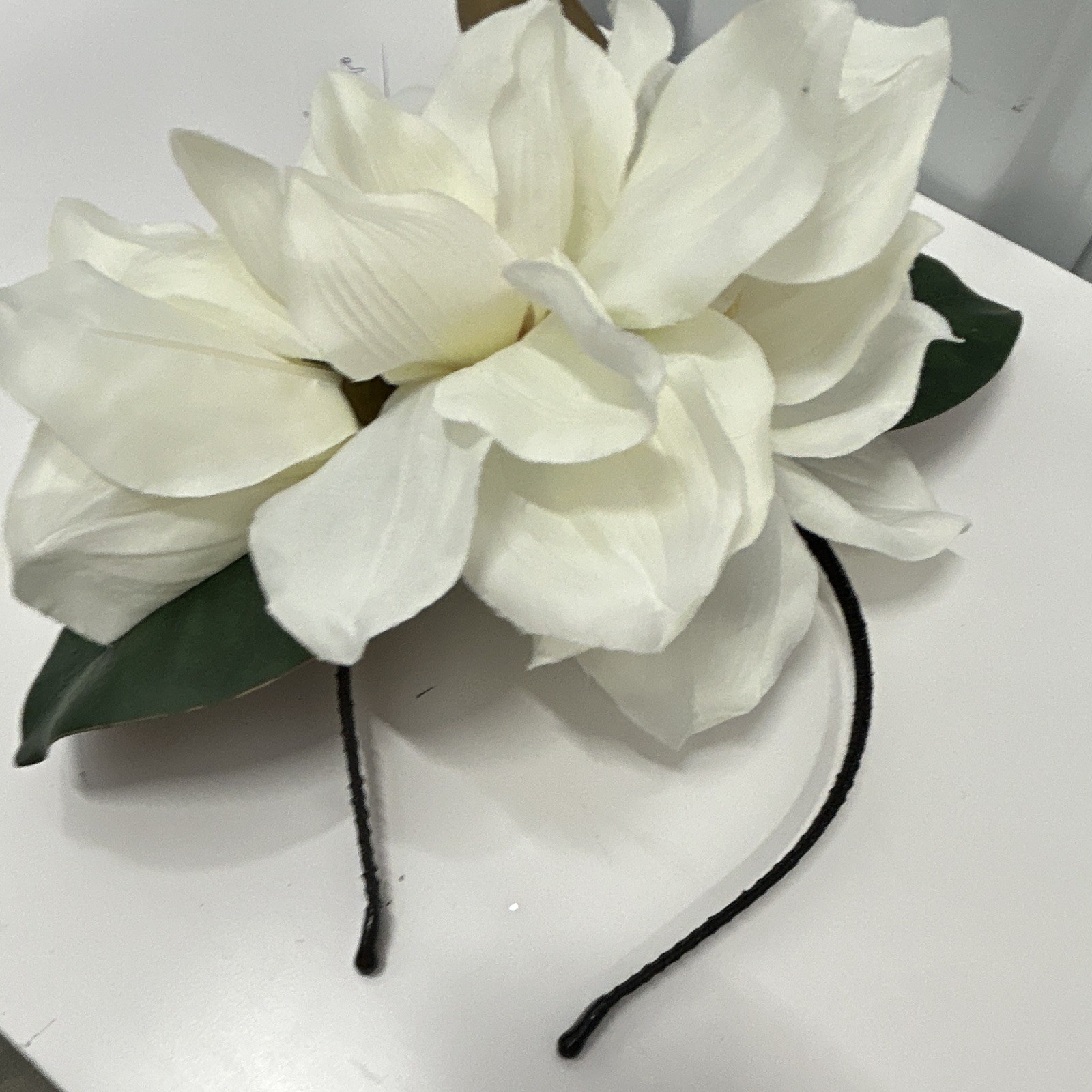 Artificial White Magnolia Flower Stem with Green Leaves, Individual Flowers