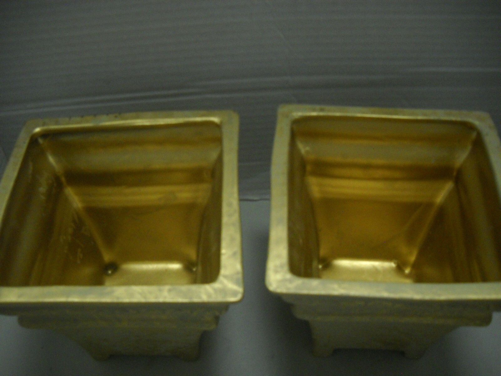 CERAMIC 2 SET PLANT HOLDERS GOLD TONED 6″ WIDE 5-1/2″ TALL PLANTERS FLOWERS