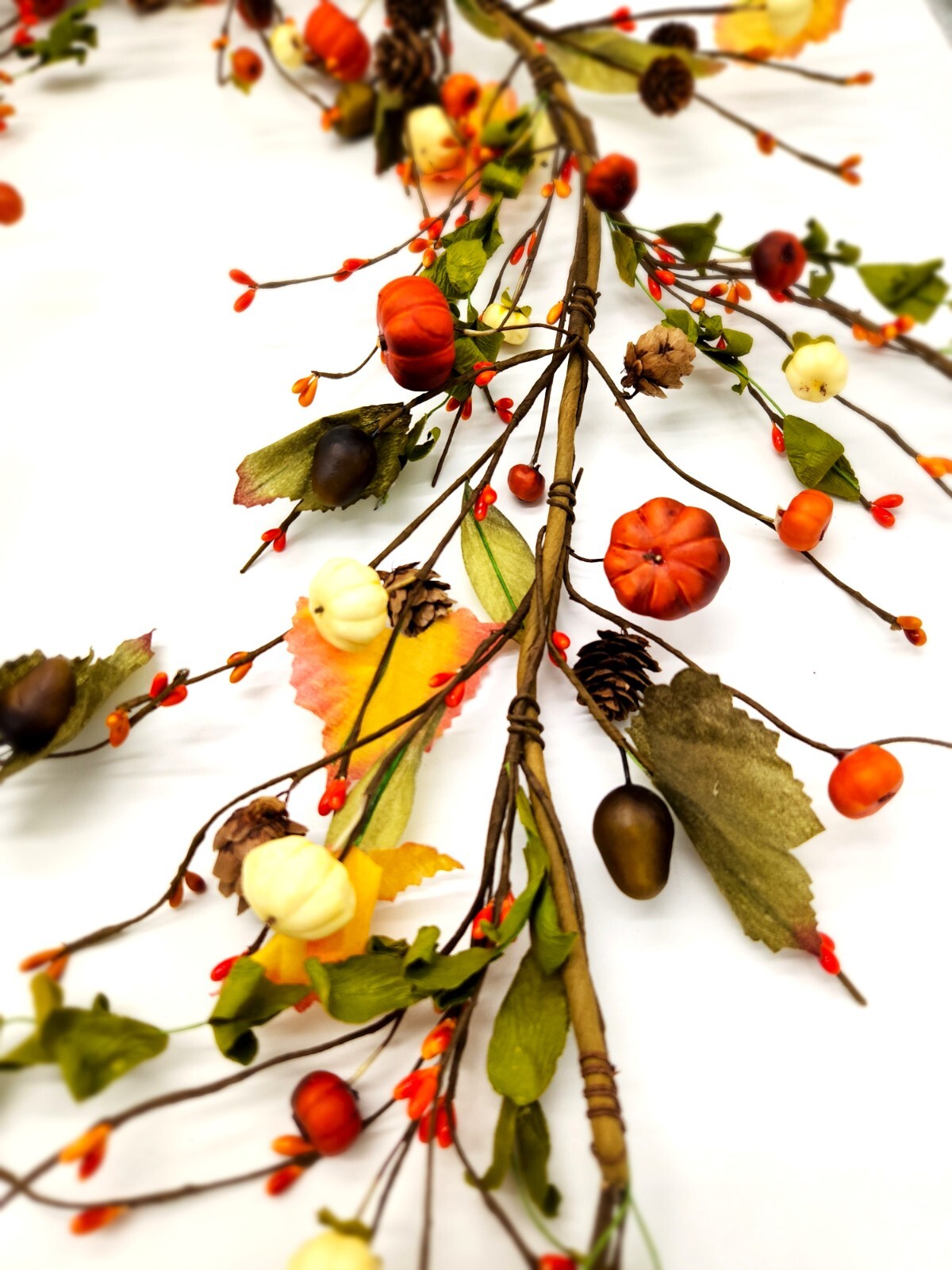 EV-094Y Fall Primitive Pumpkin Berries Garland in Orange and Green