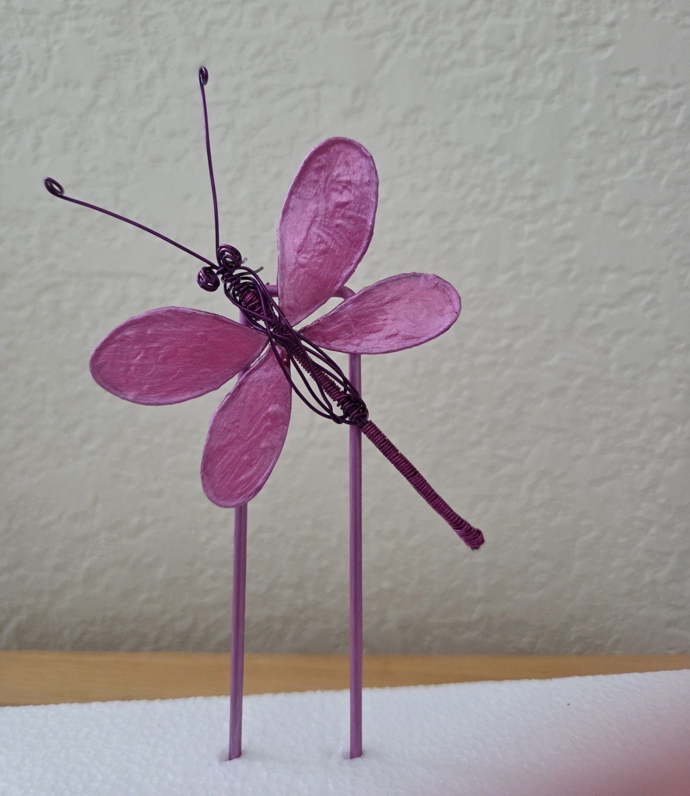 Wire dragonfly planter decor. Color: amethyst, handmade and hand painted.