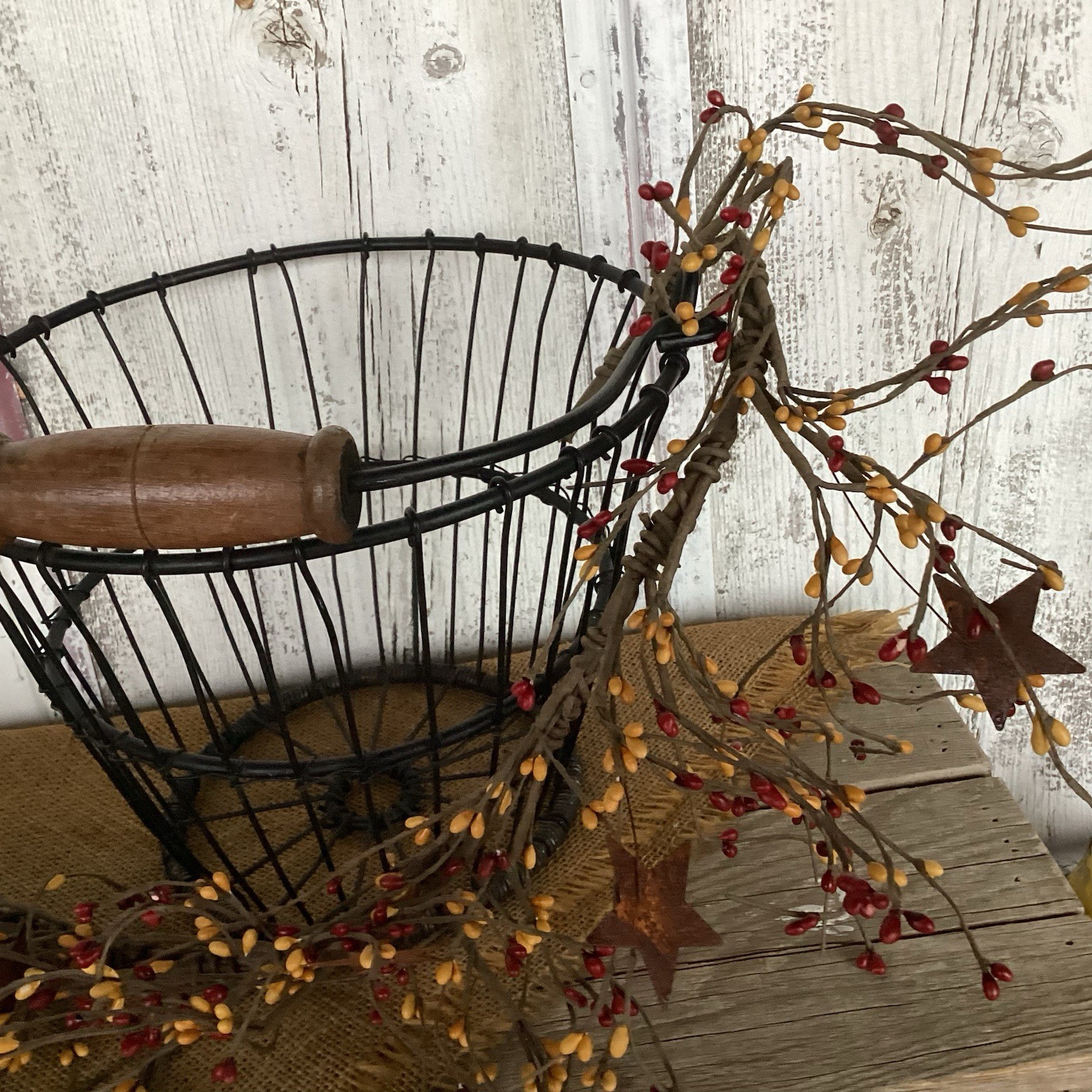 NEW Pip Berry Garland Rusty 2″ Stars BURGUNDY OLD GOLD BERRIES 40″ Crafts Rustic