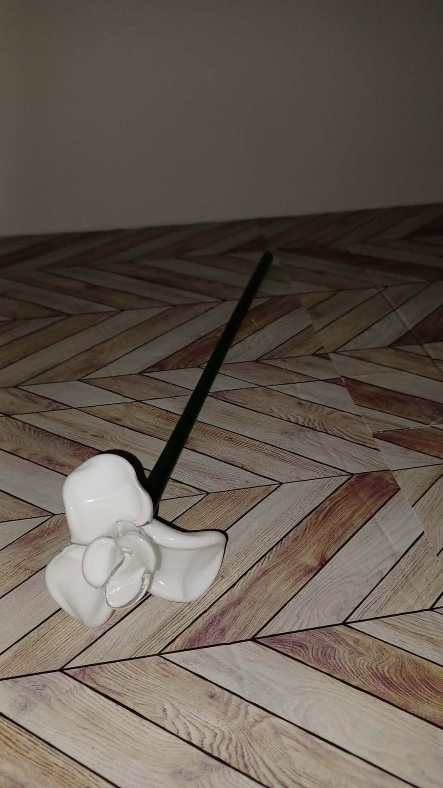 12 Inch Murano Style Blown Glass Flower Excellent Condition White Art Glass