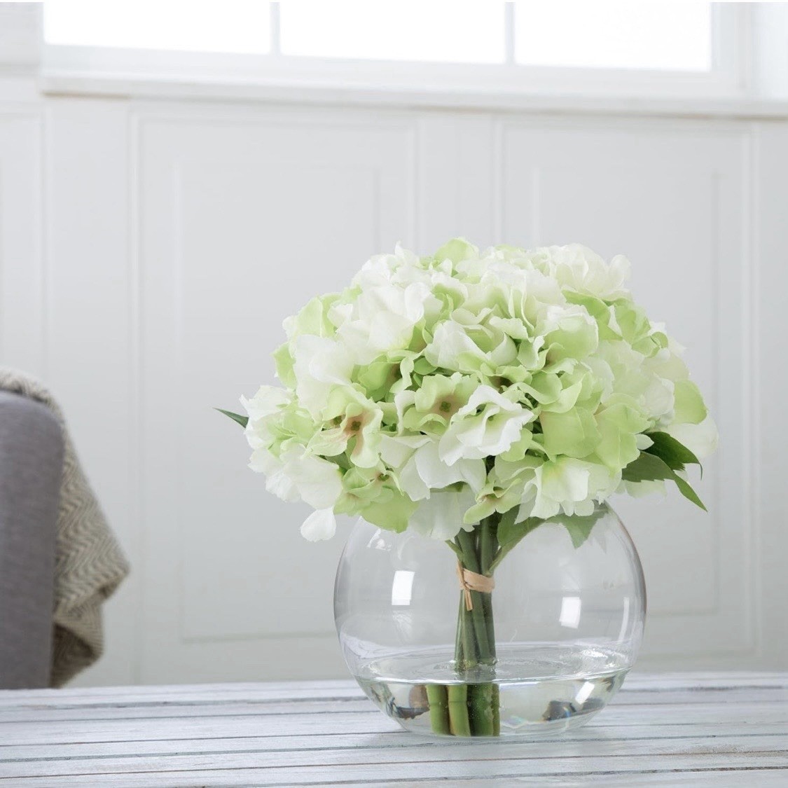 Pure Garden 50-138 Hydrangea Floral Arrangement with Glass Vase Green Faux Water