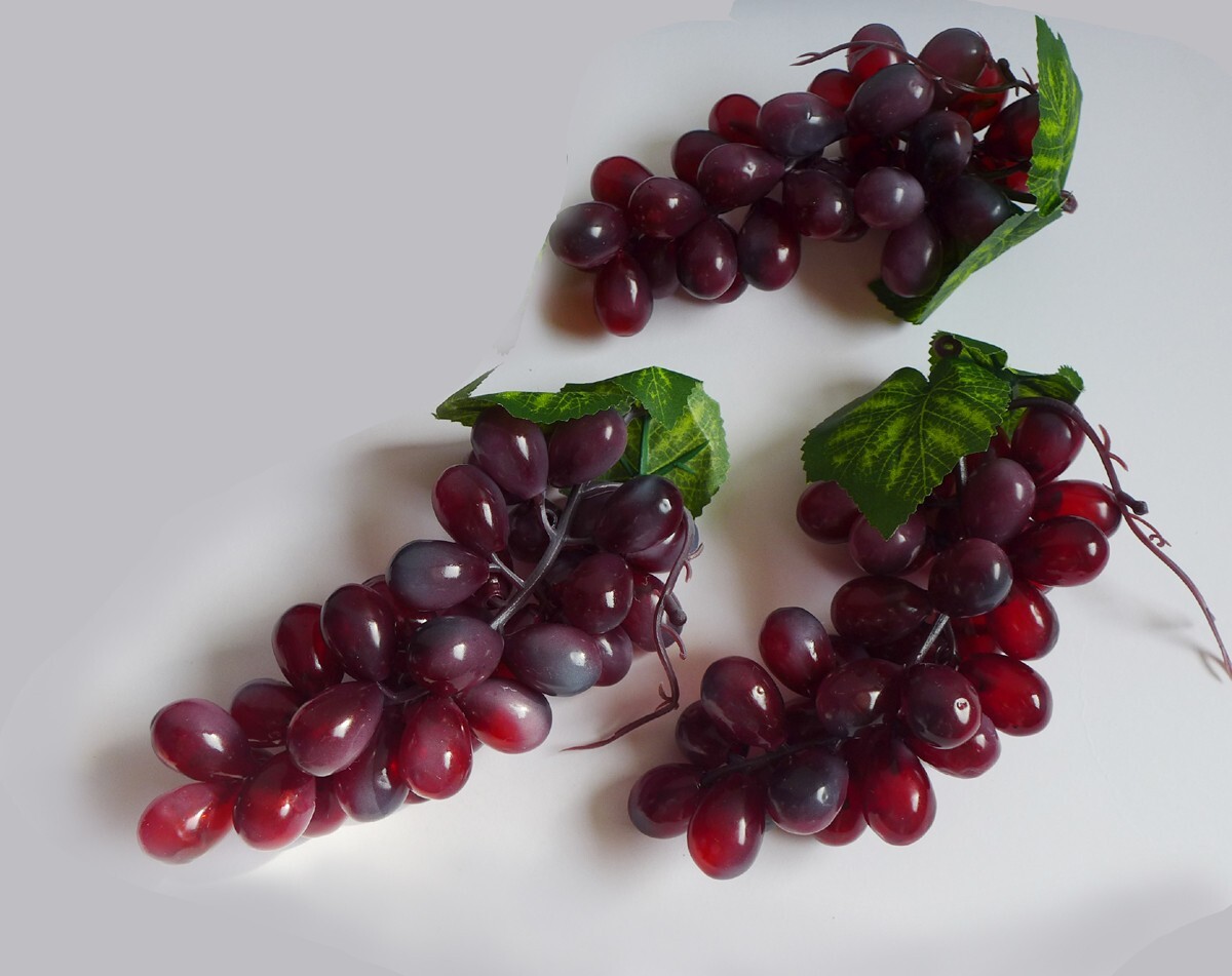 7.5 FT Artificial Grape Leaf Vine Garland Wedding Decora (3 Bunches Grapes)