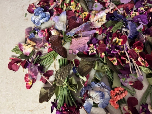 LOT Artificial Small Flower Joblot Mix Floral Craft Flowers Multicoloured G21