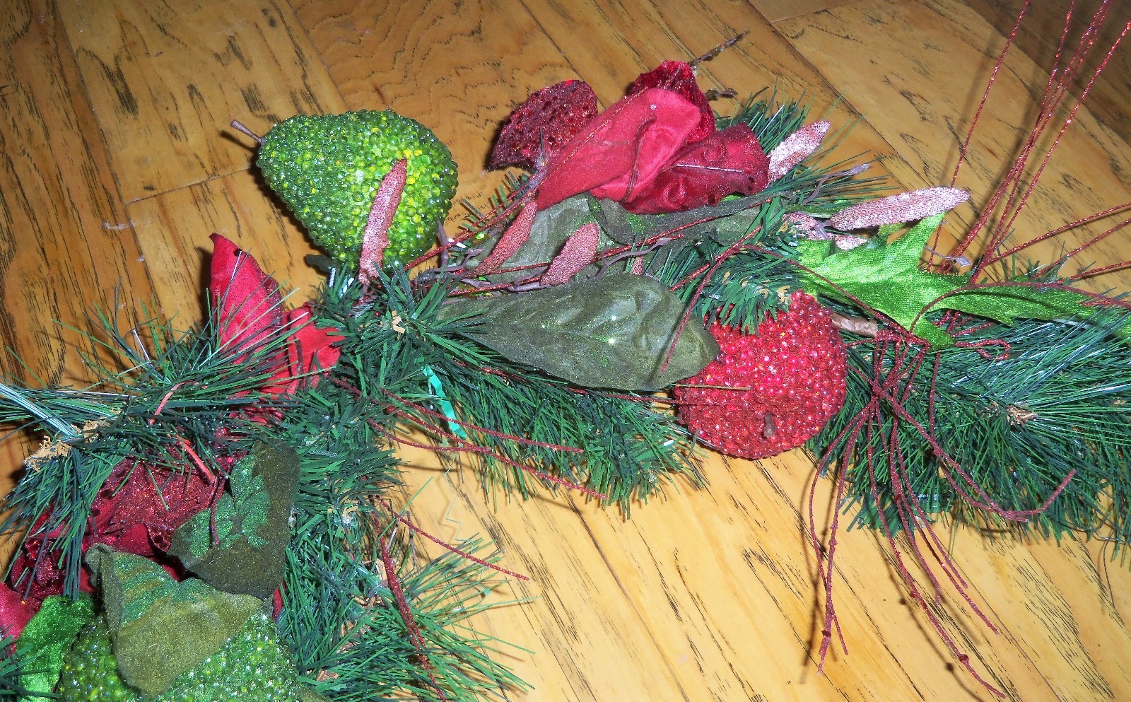 Artificial Sugar Coated Faux Fake Fruit & Foliage Wall Hanging Garland Spray Red