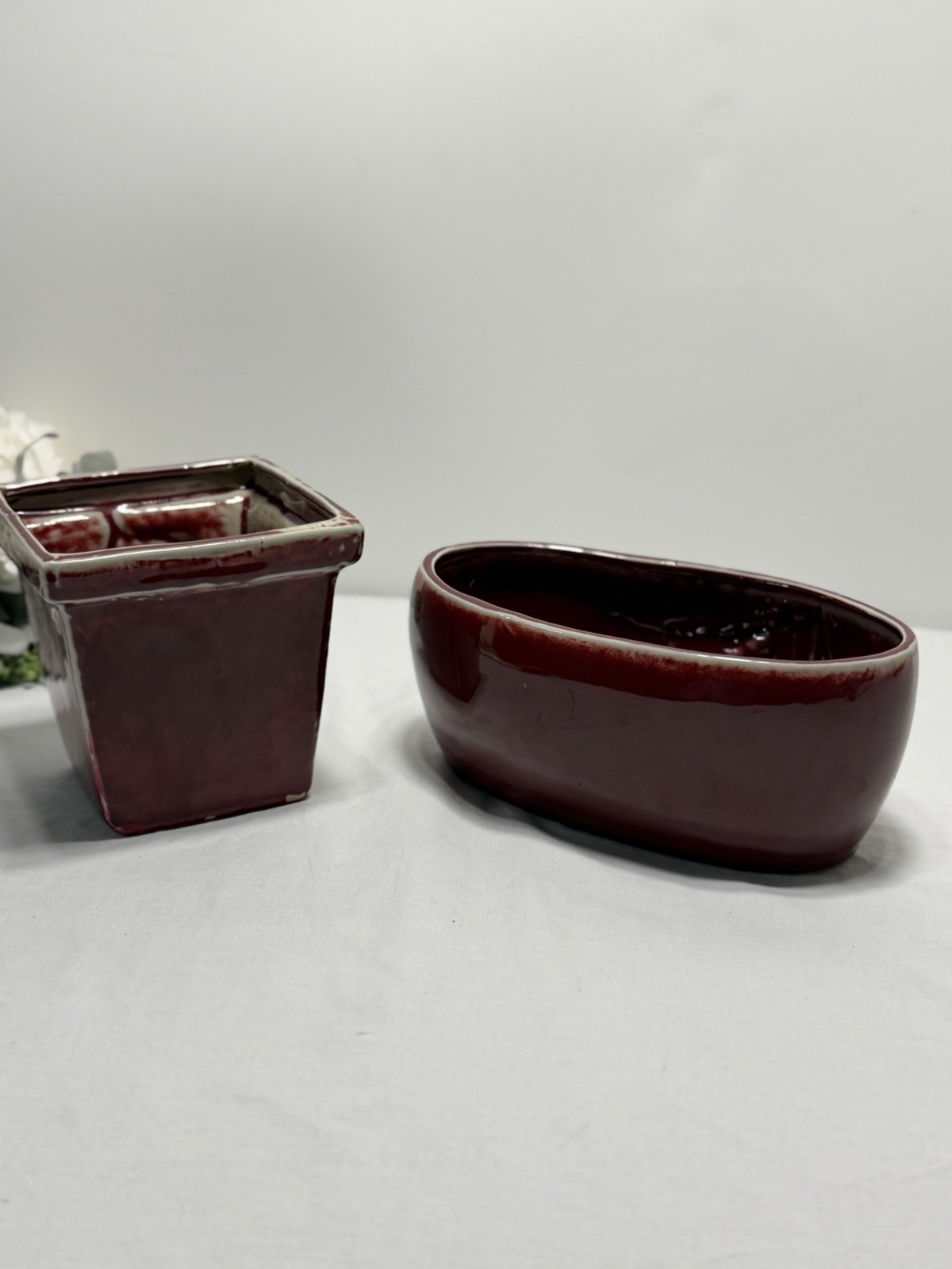 Set Of 2 Flower Pots Redwing Possibly Holly And Pine Motif Burgundy Oval, Square