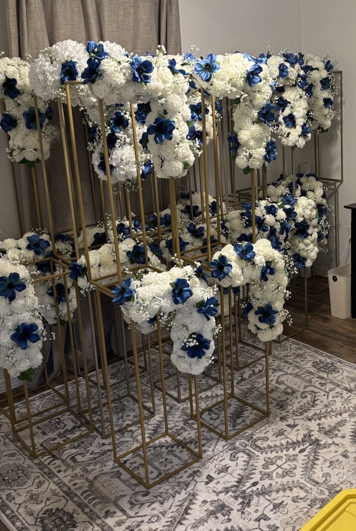 Artificial Silk White Blue Rose Floral Arrangement on Gold Metal Stand