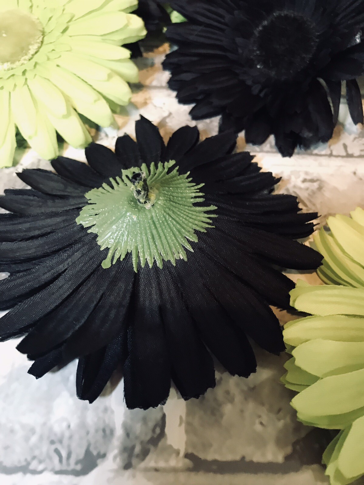 Gerber Silk Daisies 4 1/2” Flowers No Stem Black & Green Vase Fillers Crafts X8